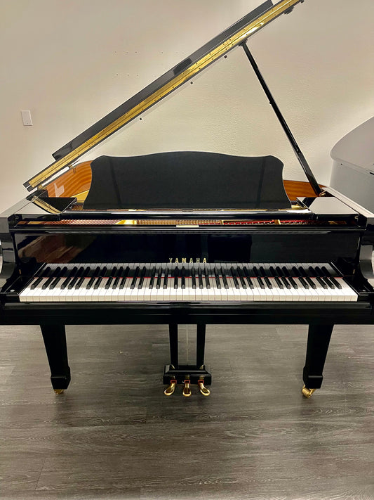 Like new Yamaha 1990 G2 Grand Piano