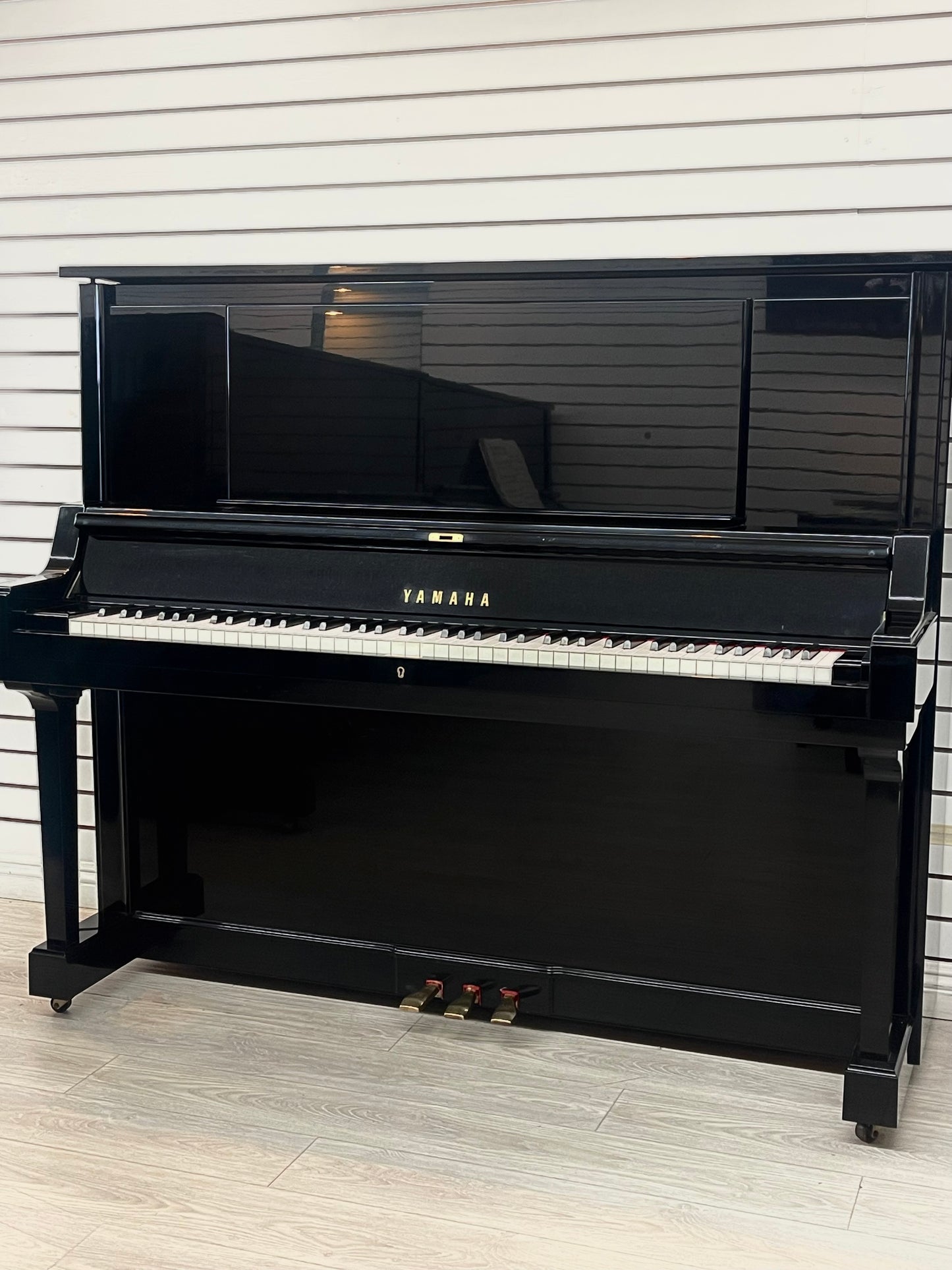1990 Yamaha UX5 Upright Piano in Mint Condition