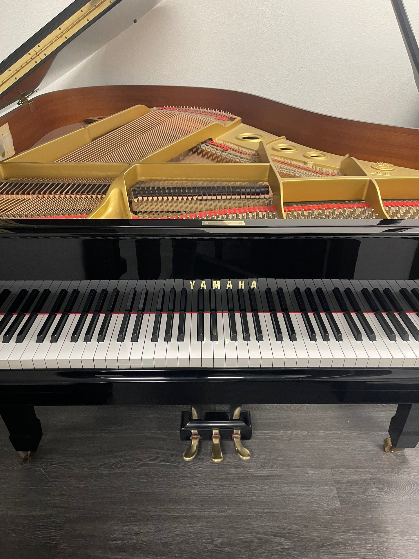 Great Condition 1990 Yamaha G1 baby grand piano
