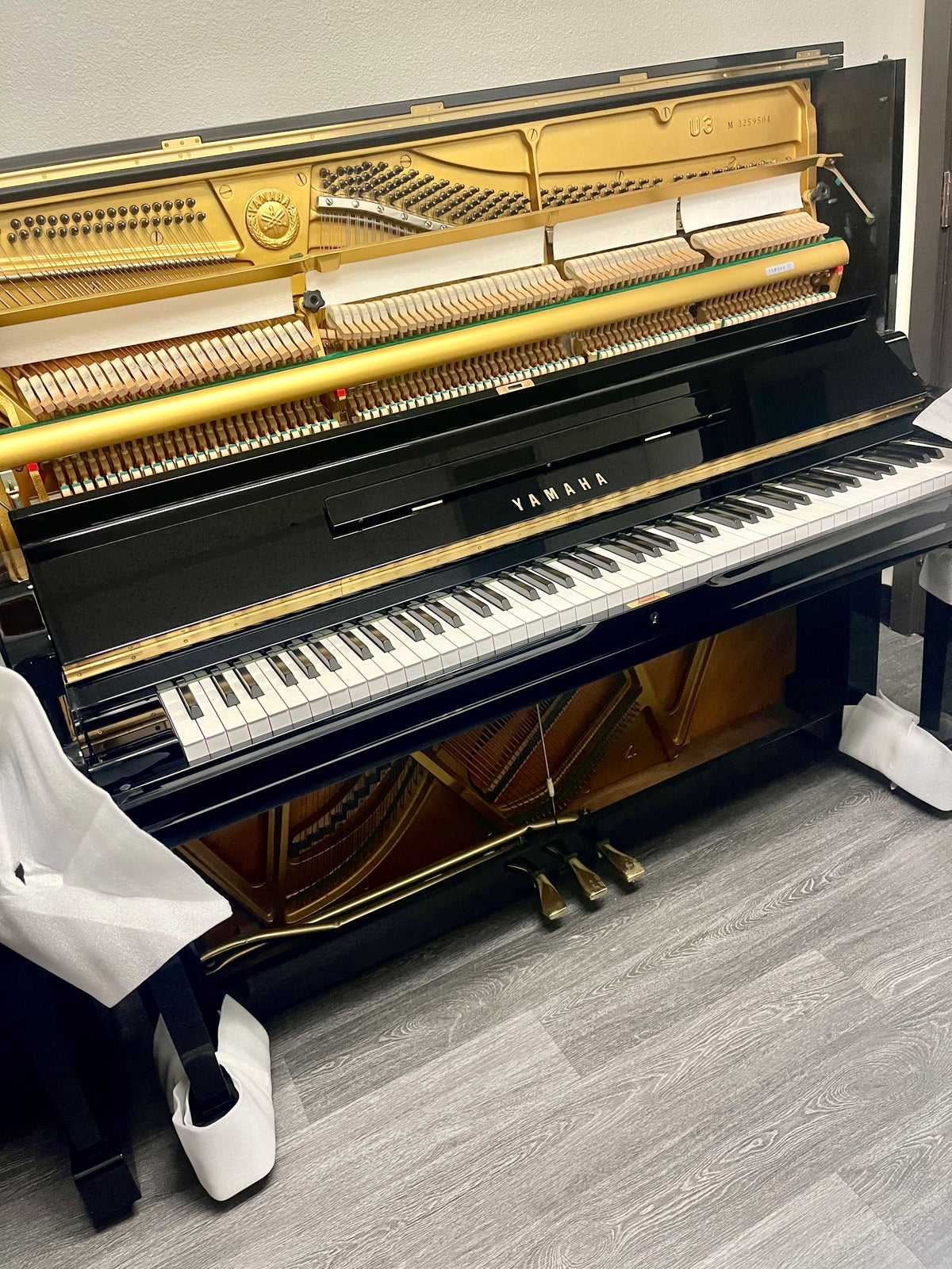 Superb Pristine Yamaha U3M Upright Piano