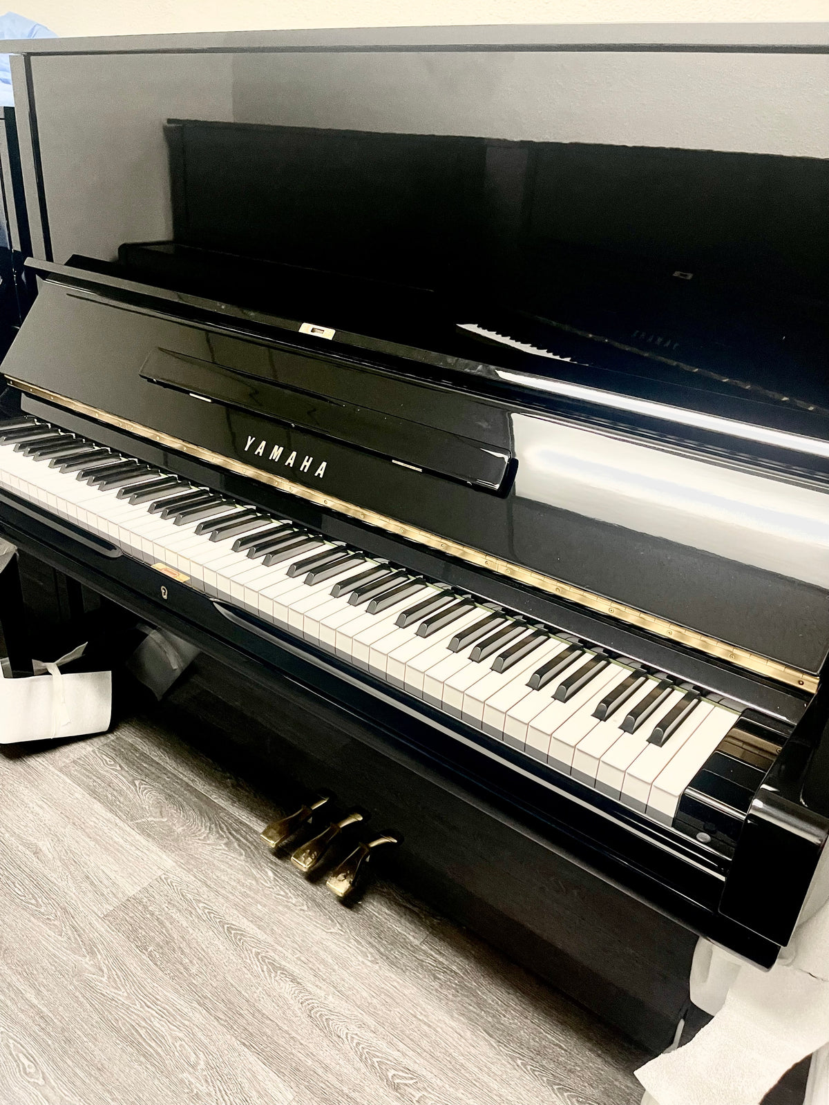 Superb Pristine Yamaha U3M Upright Piano