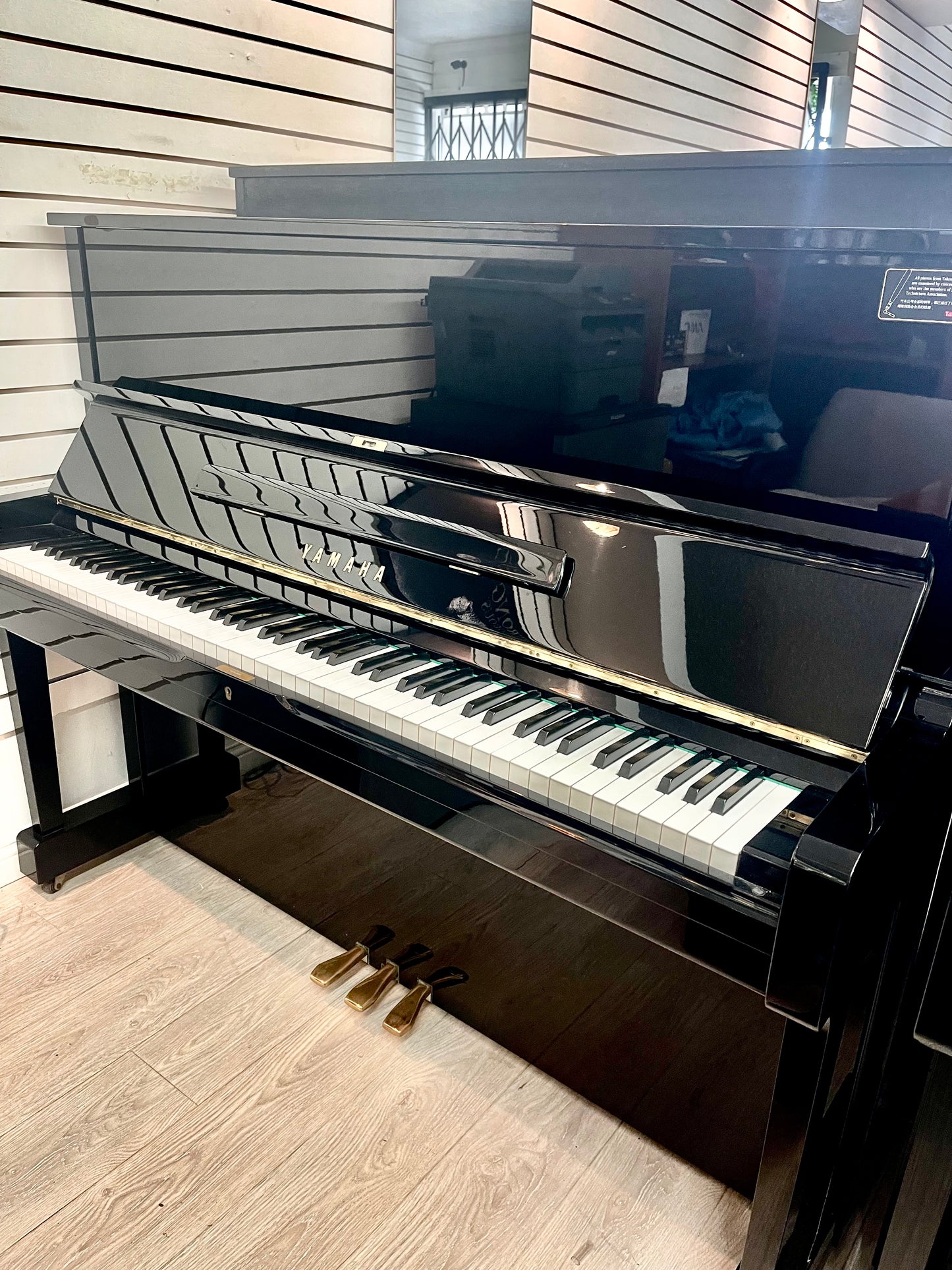 Beautiful and amazing condition Yamaha U1 Upright Piano