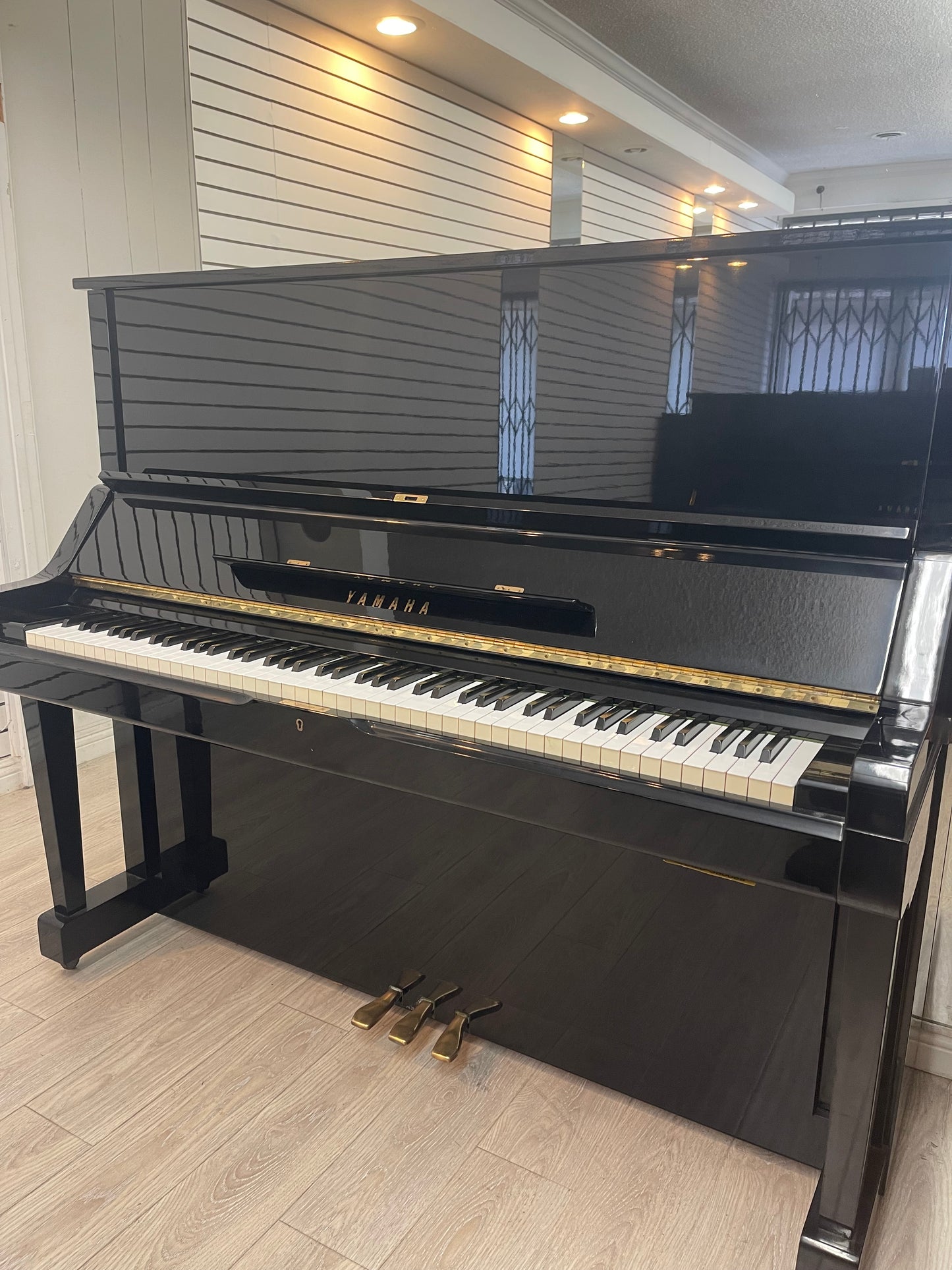 Superb resonance Yamaha UX52” Upright Piano