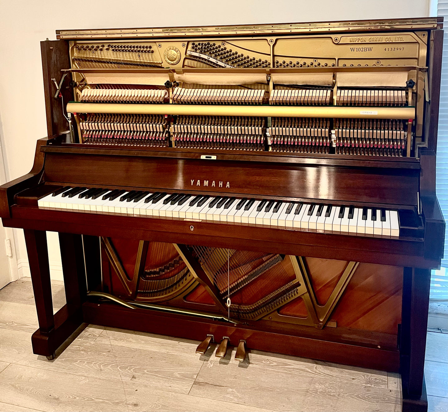 Stunning condition Yamaha Upright Piano W102 BW