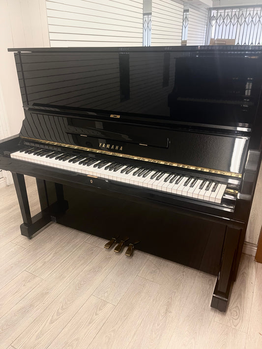 Excellent Condition Yamaha U3 Upright piano Free delivery Free,tuning and new bench