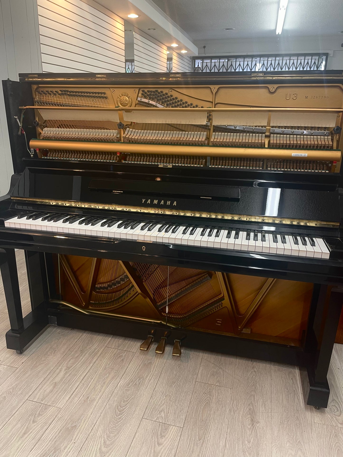 Excellent Condition Yamaha U3 Upright piano Free delivery Free,tuning and new bench